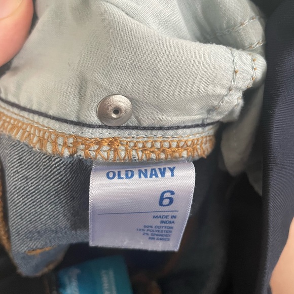 Size 6 Old navy maternity jeans, full panel, NWOT - Picture 4 of 5